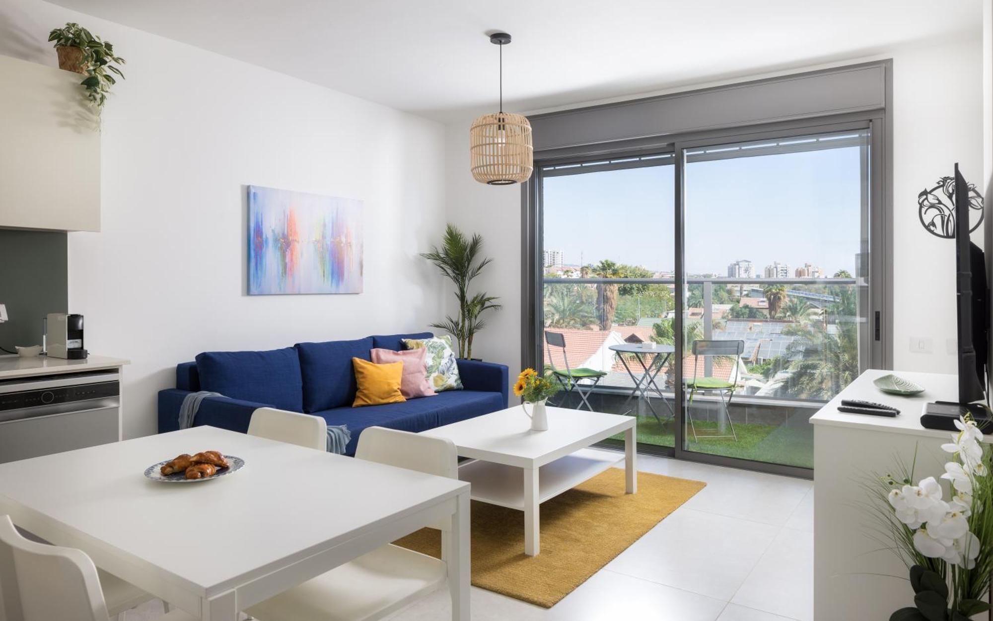 Blue Space - Steps From The - By Seaelo Appartement
